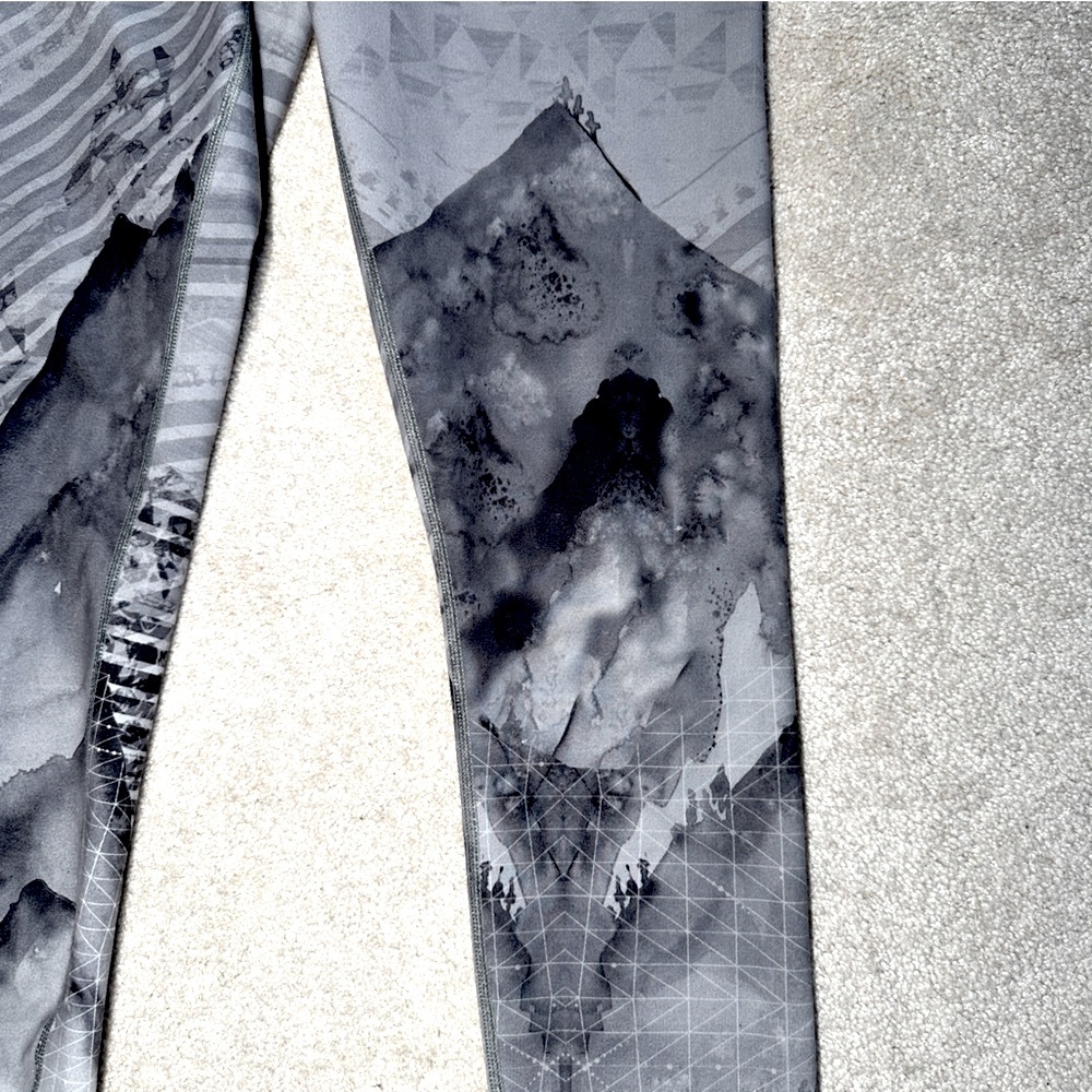 The North face mountain leggings in M - Picture 4 of 6